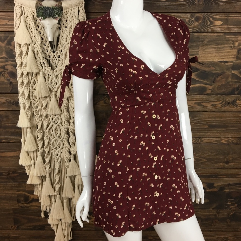 Lulus | Floral V-Neck Puff Tie Sleeve Button Down Dress